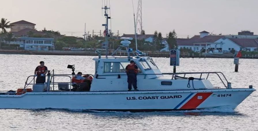 Arrestan a 11 inmigrantes que llegaron en una embarcación a Florida