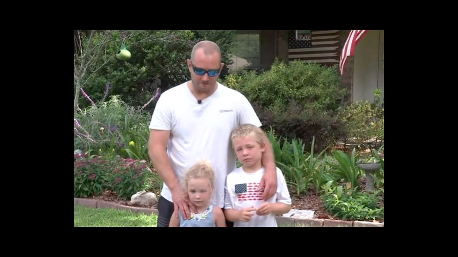 Niño de EEUU salva a su padre y hermana tras nadar una hora en busca de ayuda