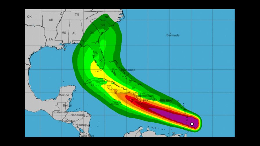 El huracán Elsa se intensifica en su avance por el este del Caribe
