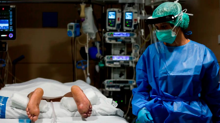 Poner a pacientes boca abajo reduce necesidad de intubación y su mortalidad Poner a pacientes boca abajo reduce necesidad de intubación y su mortalidad