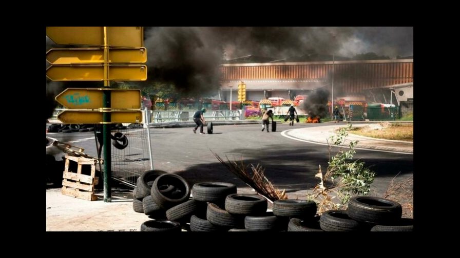 Toque de queda en la isla francesa de Guadalupe tras violenta manifestación contra pase sanitario