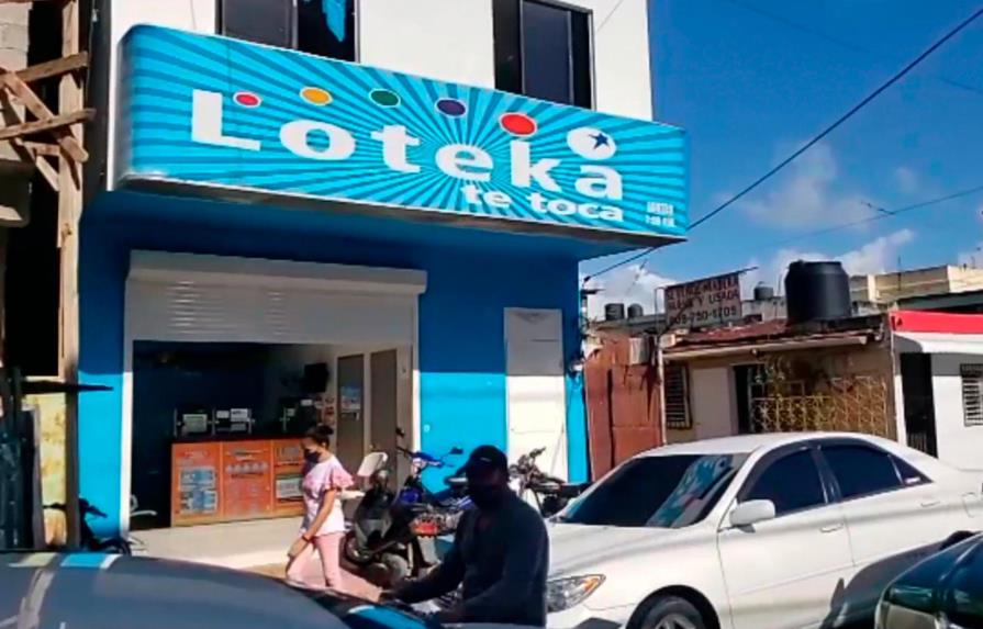 Vigilante de banca de lotería huye con casi un millón le despojó a banquera