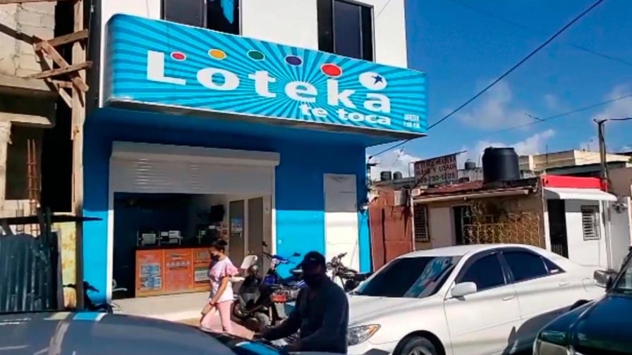 Vigilante de banca de lotería huye con casi un millón le despojó a banquera