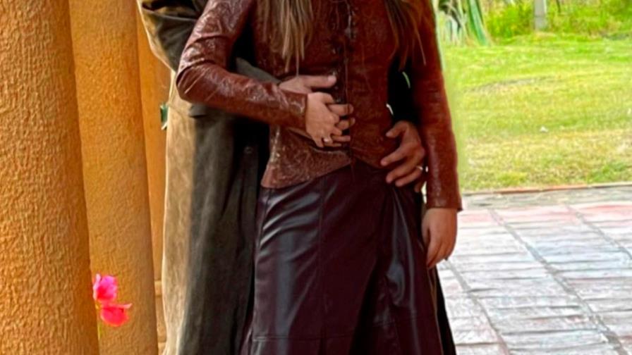 Mario Cimarro publica su primera imagen con Danna García en Pasión de gavilanes 2