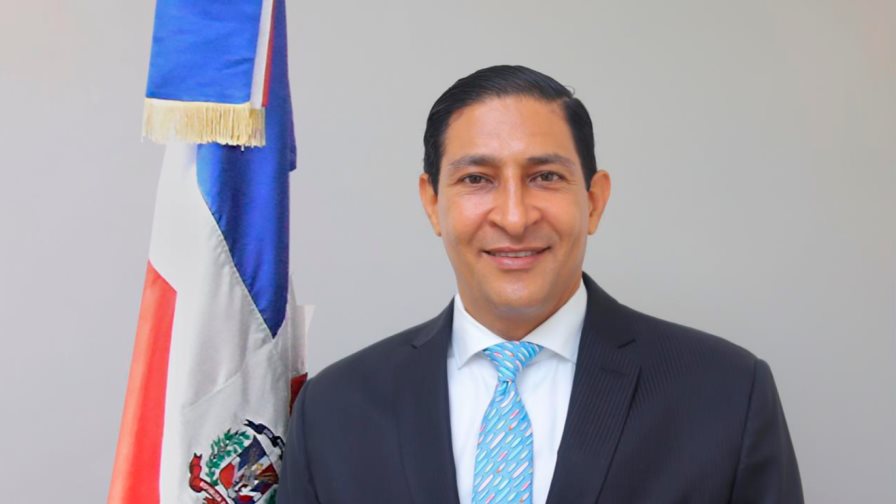 Gatón recibe reconocimiento de la Universidad de Chihuahua en México