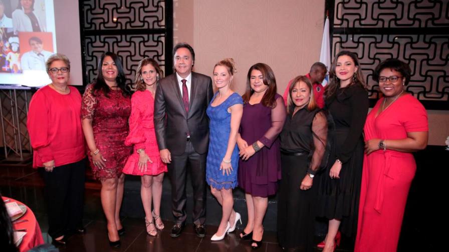 Sociedad Dominicana de cardiología reconoce a Ligia Bonetti Sociedad Dominicana de cardiología reconoce a Ligia Bonetti