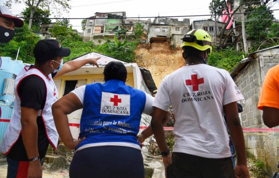 Doce familias fueron evacuadas tras deslizamientos de tierra en Santo Domingo Este