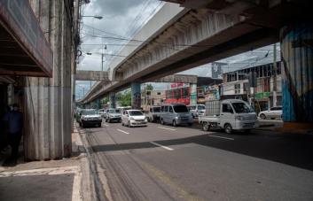 Los Guaricanos: mujer resulta muerta de un tiro cuando policías perseguían a dos delincuentes