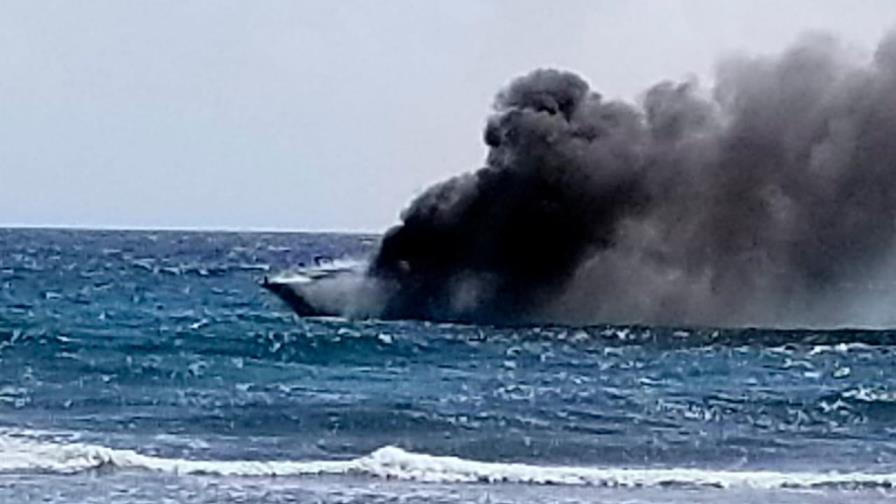 Se incendia lancha en La Romana Se incendia lancha en La Romana