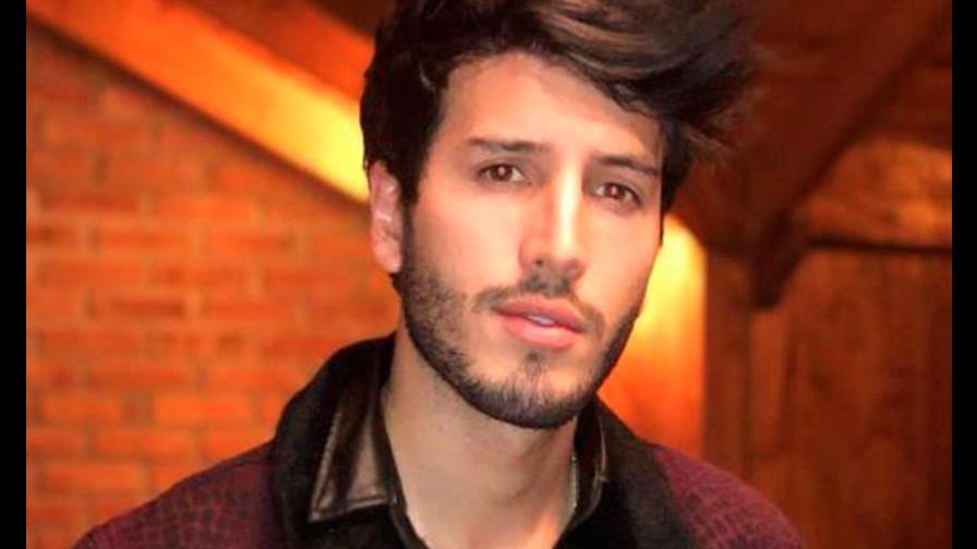 Sebastián Yatra se estrenará como presentador en los Premios Juventud