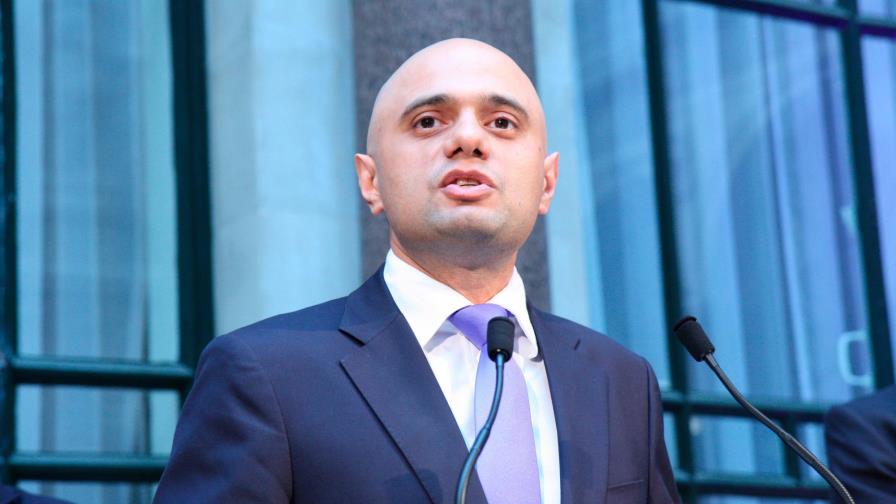 Ministro británico Sanidad se disculpa tras llamar a no acobardarse por covid