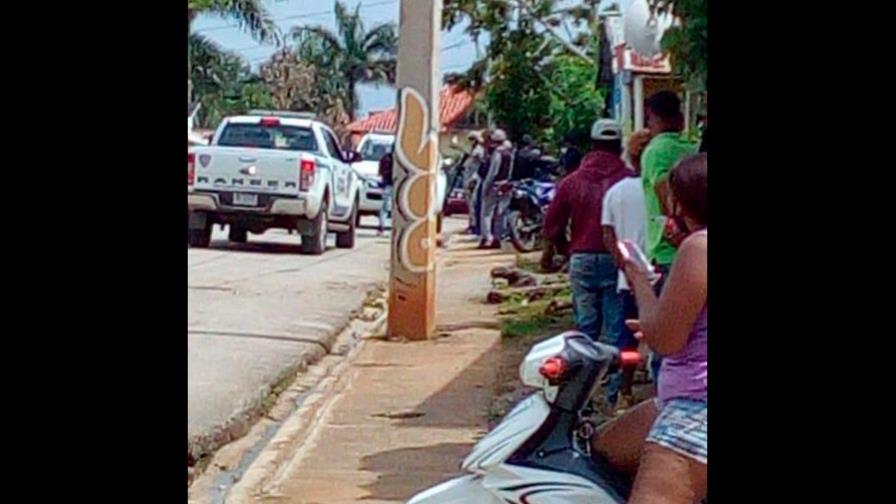 Dos heridos en tiroteo entre supuestos narcos y agentes de seguridad en Sabana de la Mar Dos heridos en tiroteo entre supuestos narcos y agentes de seguridad en Sabana de la Mar