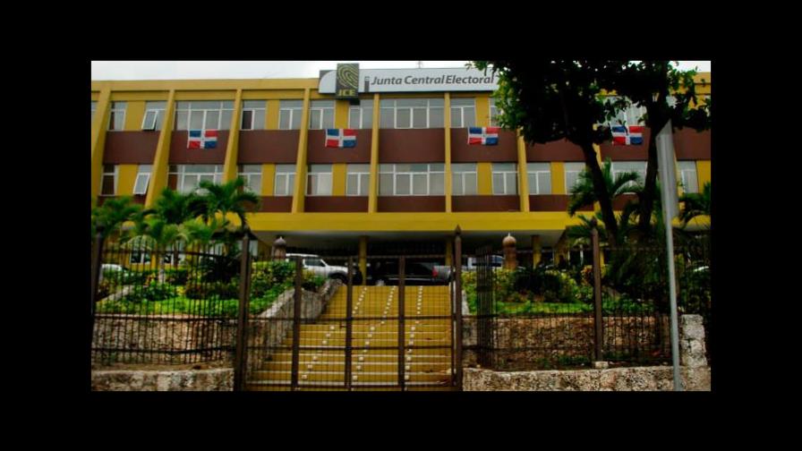 PRM, PRSC y Fuerza del Pueblo se encuentran reunidos con presidente JCE PRM, PRSC y Fuerza del Pueblo se encuentran reunidos con presidente JCE