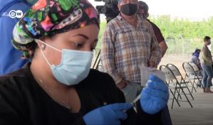 California: El reto de vacunar a trabajadores latinos en EE. UU.