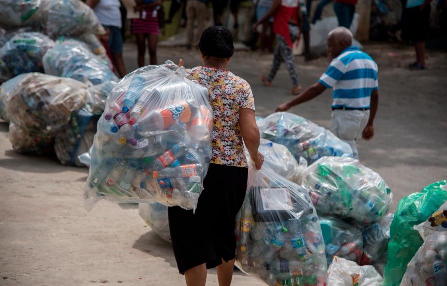 RD maneja mil millones    de envases plásticos al año