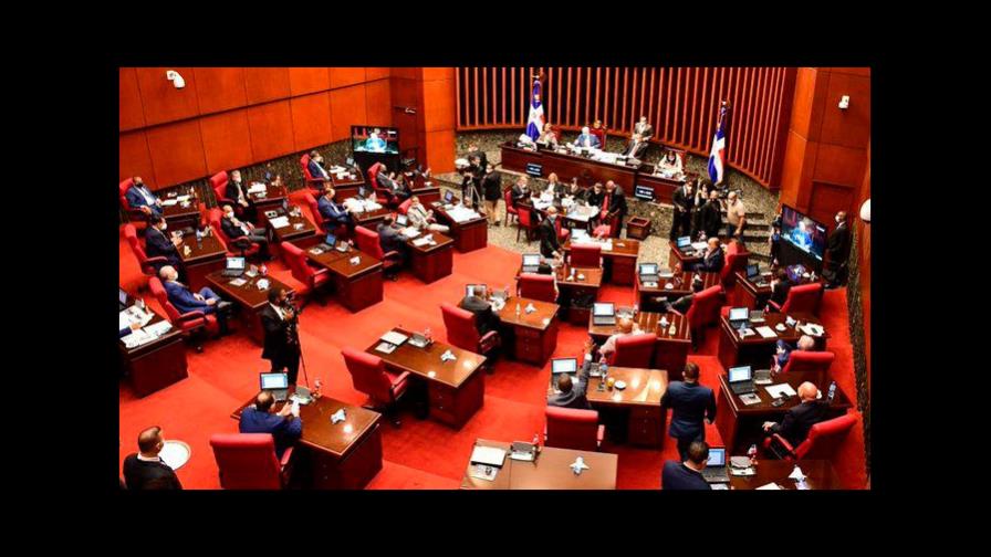 Por “divergencias” de senadores se posterga conocimiento del Código Penal