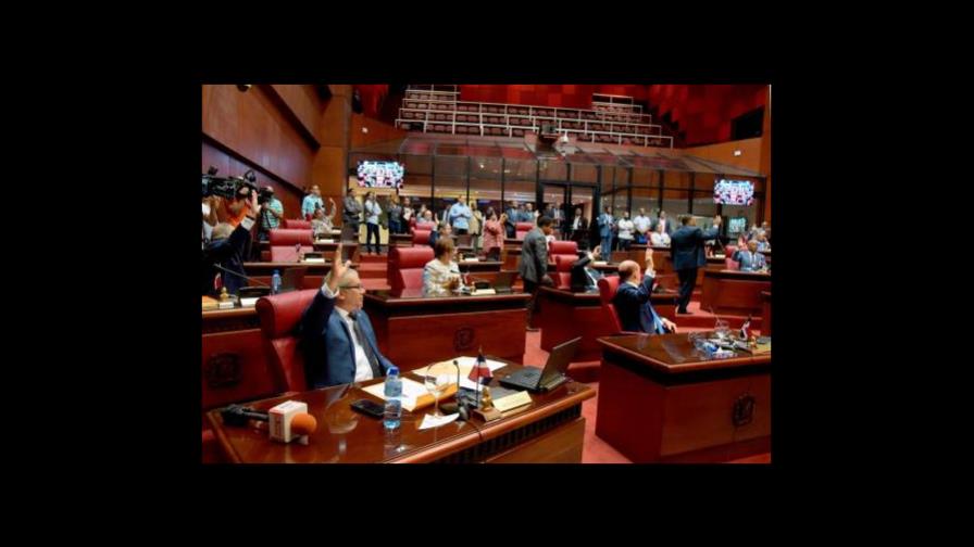 Senadores aprueban proyecto de ley para erradicar el comercio ilícito Senadores aprueban proyecto de ley para erradicar el comercio ilícito