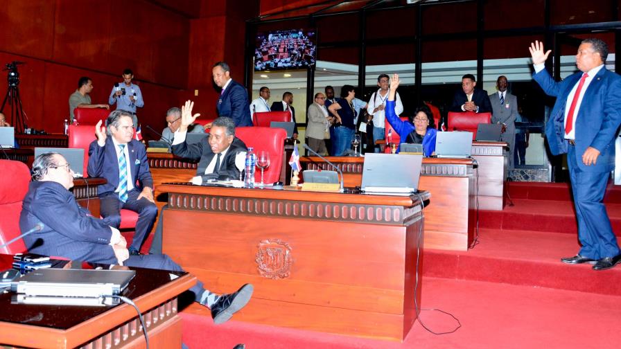 Senado aprueba proyecto ley que disuelve el IDSS y crea el Idoppril Senado aprueba proyecto ley que disuelve el IDSS y crea el Idoppril