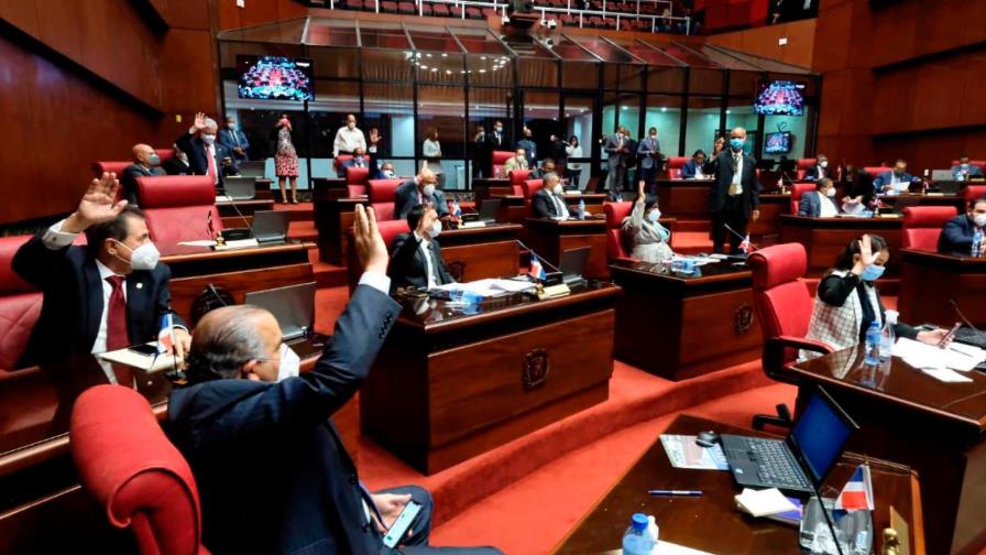 Senado aprueba de urgencia bonos por más RD$284 mil millones para sustentar el Presupuesto de 2022 Senado aprueba de urgencia bonos por más RD$284 mil millones para sustentar el Presupuesto de 2022
