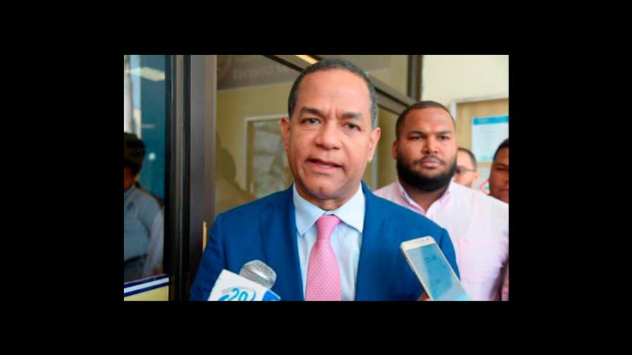 Julio César Valentín reconoce el triunfo de Eduardo Estrella Julio César Valentín reconoce el triunfo de Eduardo Estrella