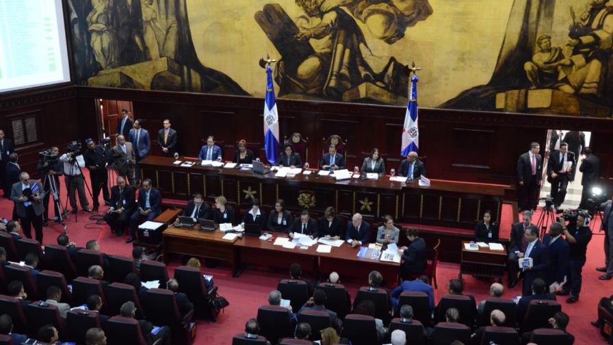 Senadores sesionan y no introducen proyecto de reforma
