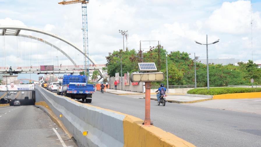 Se roban las baterías de luces en los elevados Se roban las baterías de luces en los elevados