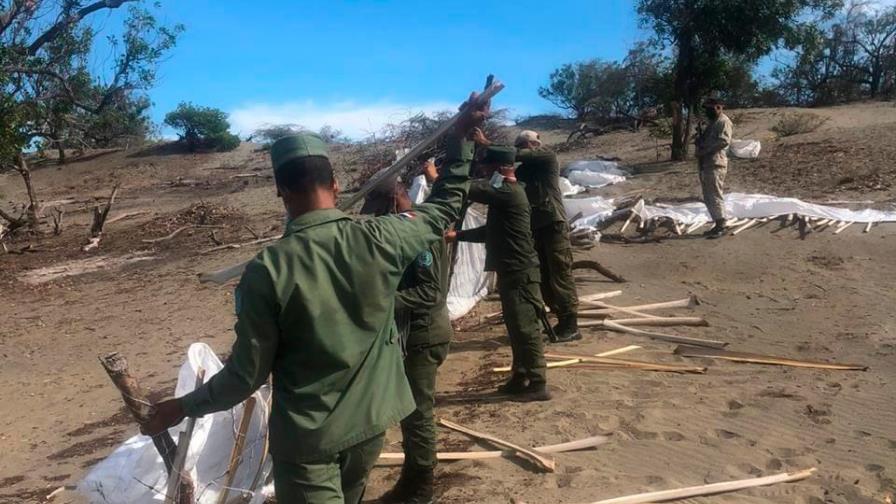 Agentes del Senpa derriban palizadas en área protegida de las Dunas de Baní