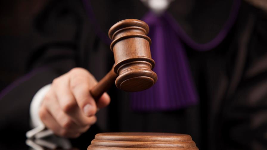 Sentencian a 20 años de cárcel a exmilitar que violaba a su nieta de 11 años