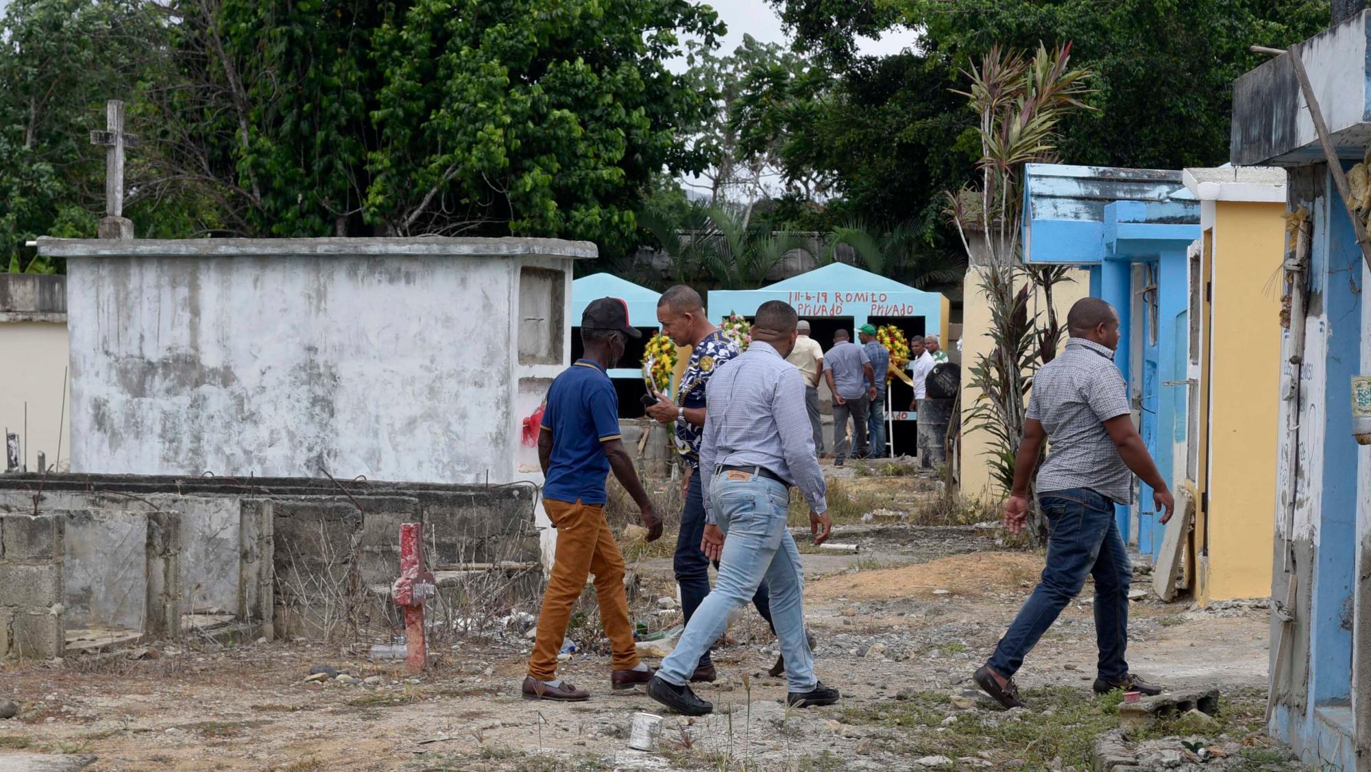 Personas que asistieron al sepelio. 