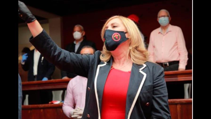 Sergia Elena exige a la JCE explicar por qué entregó teléfonos de votantes a encuestadora Sergia Elena exige a la JCE explicar por qué entregó teléfonos de votantes a encuestadora