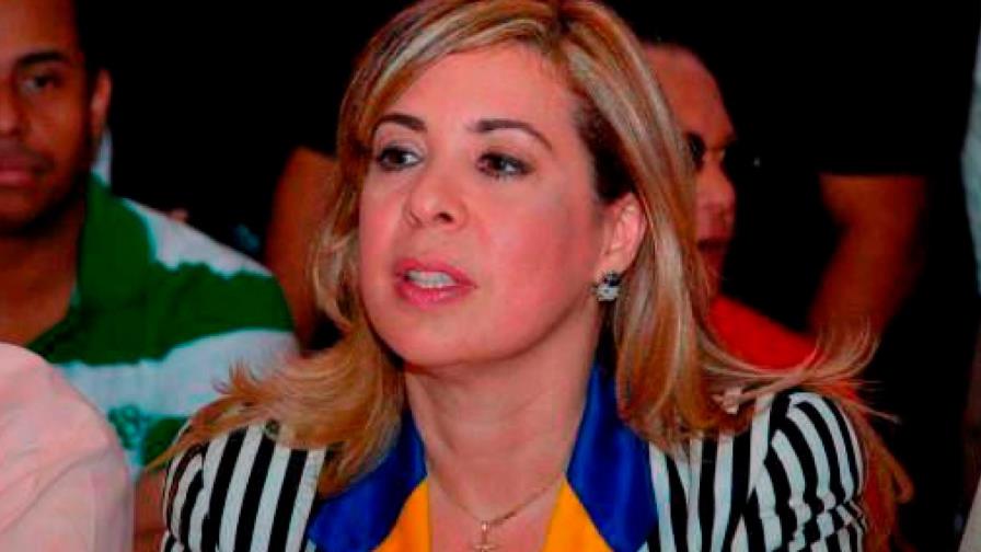 Sergia Elena, candidata a vicepresidenta por la Fuerza del Pueblo vota