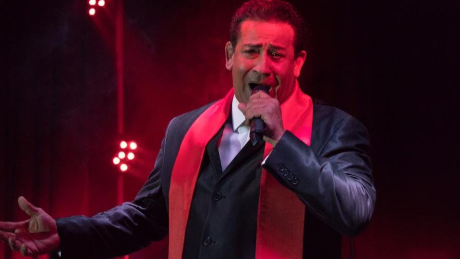 Realizan homenaje a José José en Chao Café Teatro