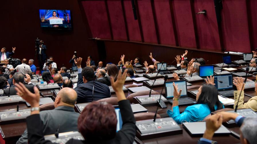 Convierten en ley erradicación de comercio ilícito