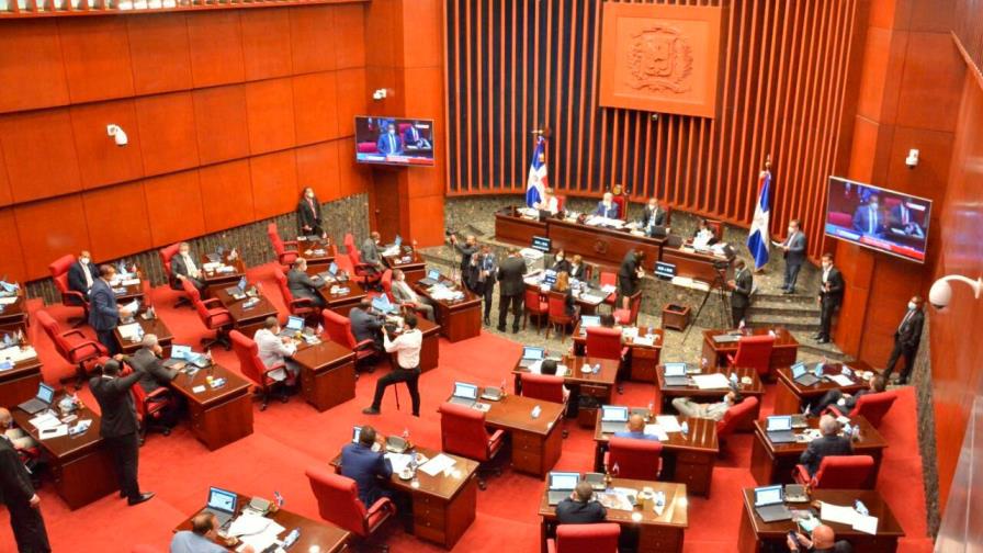 Senado aprueba comprar a Pfizer más vacunas contra el COVID-19 