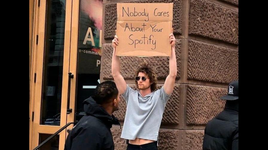 El muchacho de los carteles que es furor en Instagram con más de 4,5 millones de seguidores El muchacho de los carteles que es furor en Instagram con más de 4,5 millones de seguidores