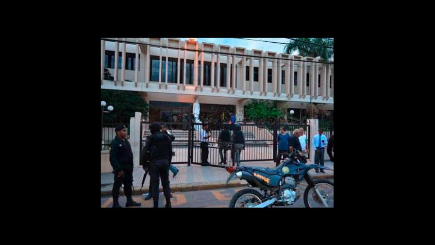 Arrestan 20 personas y ocupan droga en allanamientos en San Francisco de Macorís