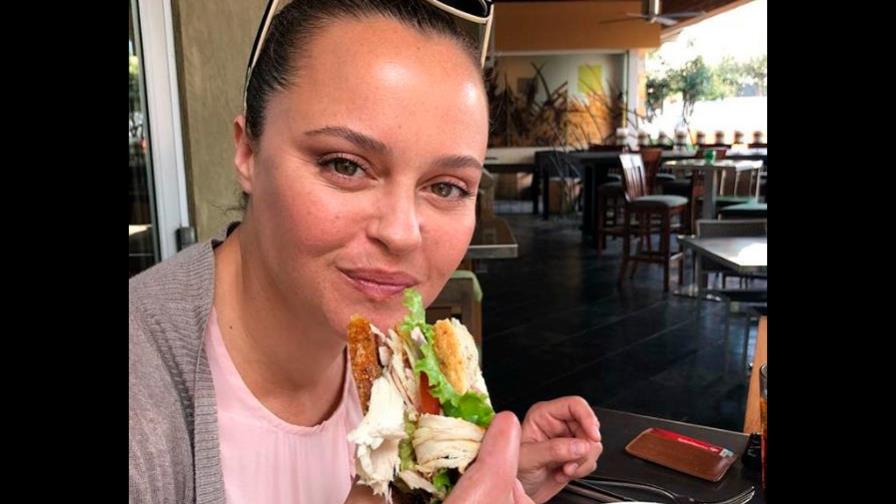 Esposo de Shaila Durcal publica foto que muestra dedo mutilado de la cantante