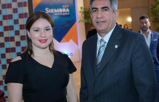 Francesco Fino abre empresa Yo Punto Com y publica libro