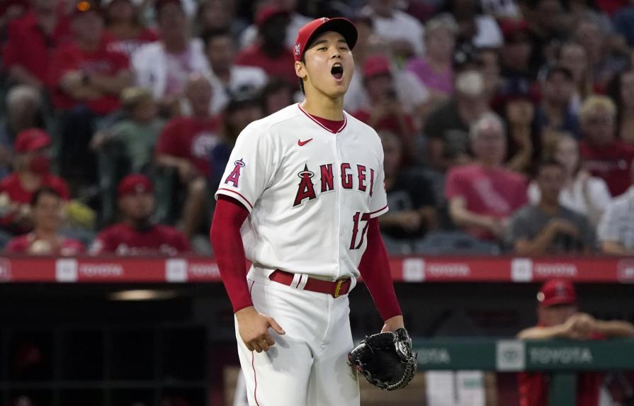 Ohtani brilla en la loma y al bate y Angelinos vencen a los Azulejos