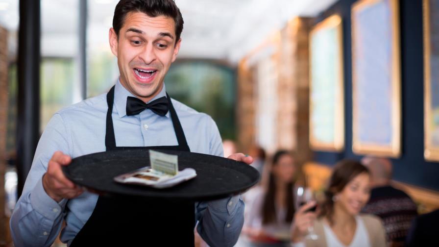 Cliente deja propina de 16 mil dólares en restaurante de New Hampshire
