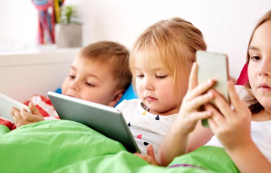 No debes calmar a los niños con las pantallas y la tecnología