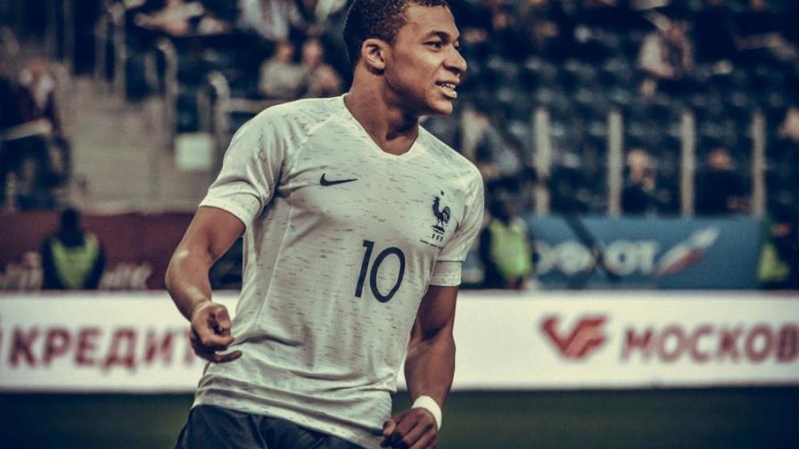Con Mbappe y una leyenda del fútbol, FIFA 21 presentó su trailer