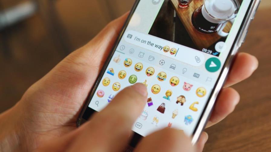Dos sencillos trucos para no aparecer en línea en WhatsApp al escribir un mensaje