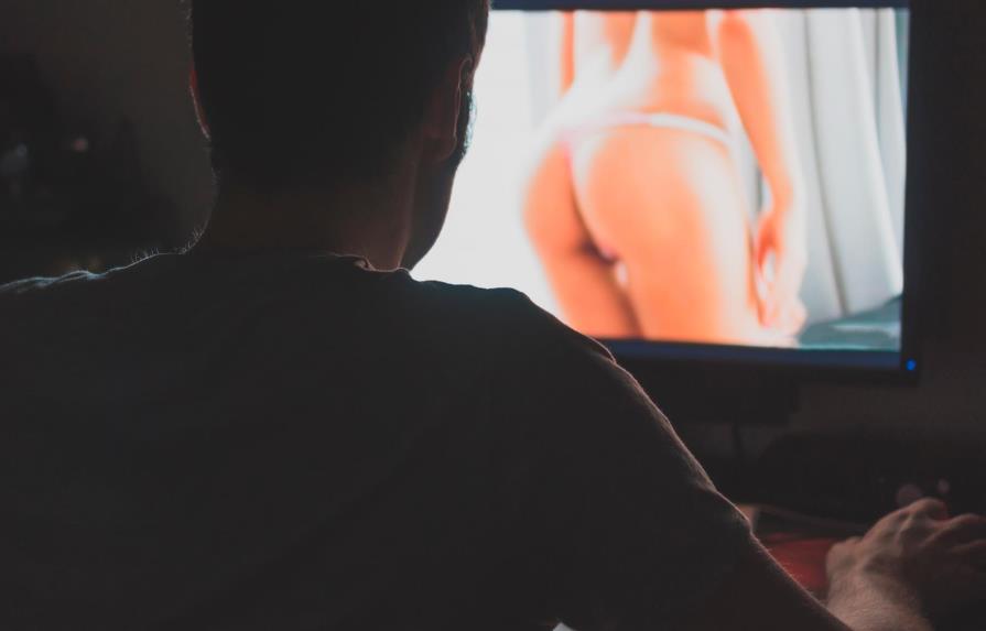 Estudio: Porno afecta deseo femenino y la erección masculina para acto sexual