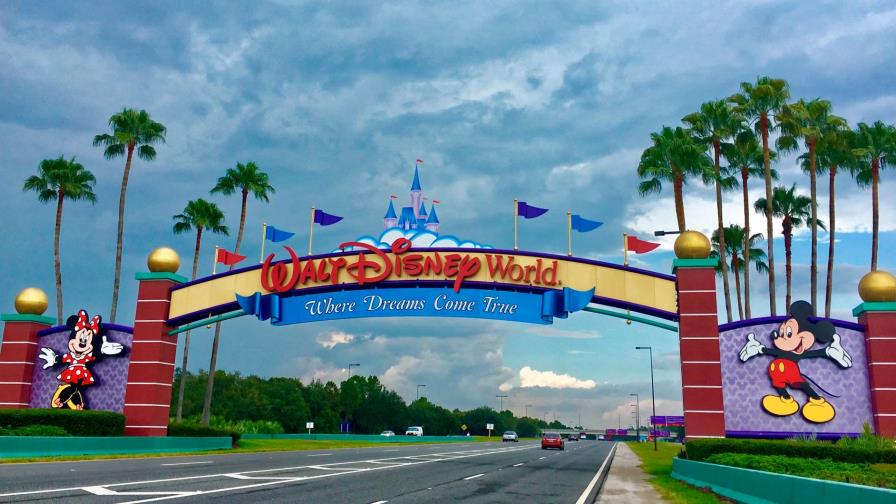Disney World reabre  en plena subida de contagios en Florida