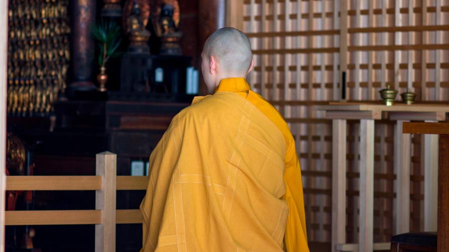 El monje budista apasionado por el maquillaje