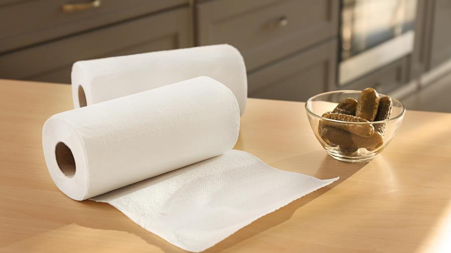 El papel de cocina también tiene estos usos que no sabías