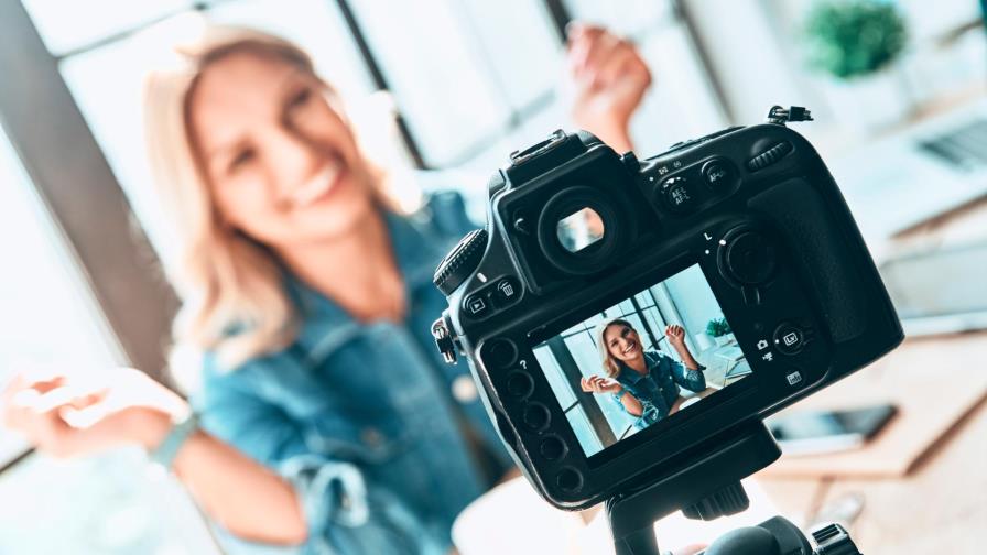 Influencers deberán explicitar si sus fotos están retocadas