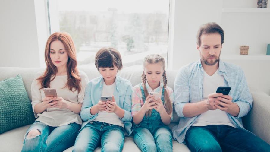 El celular es el bien más frecuente en los hogares dominicanos, por encima de la estufa y la nevera