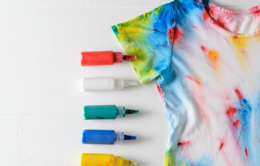DIY: Reinventa tus camisetas blancas con la tendencia Tie-Dye